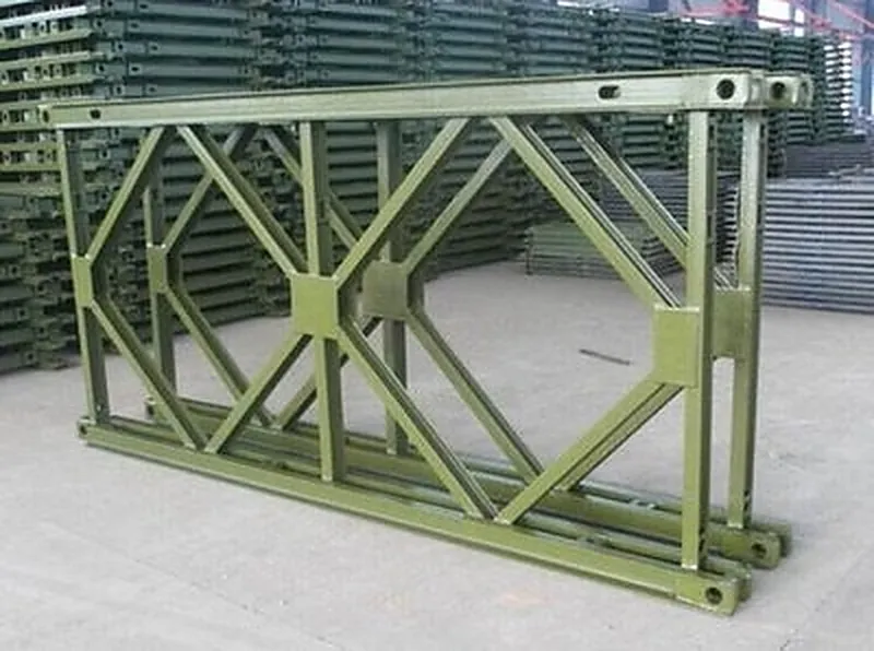 Single 321 Bailey panel, green painted, with pin holes and end posts