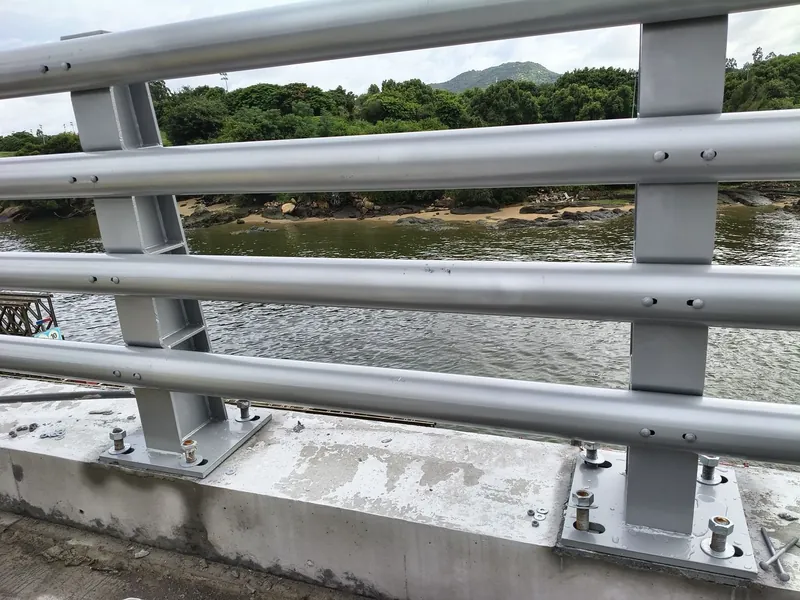 Three-tube steel guardrail on a coastal bridge
